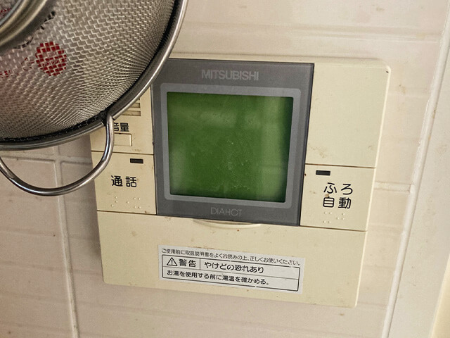 仙台市太白区A様邸のエコキュート台所リモコン交換前